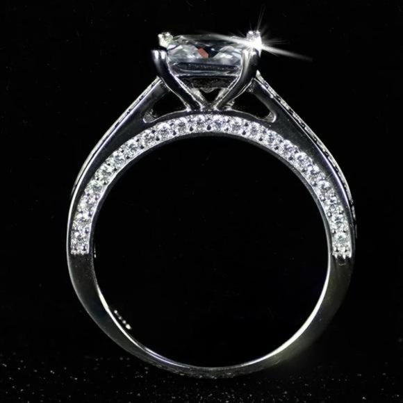NEW 925 STERLING SILVER DIAMOND ENGAGEMENT RING, CUTE RING, SHINY RING. - Picture 6 of 8